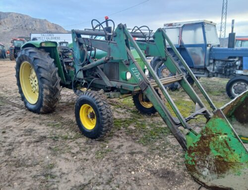 John Deere 2135 con pala